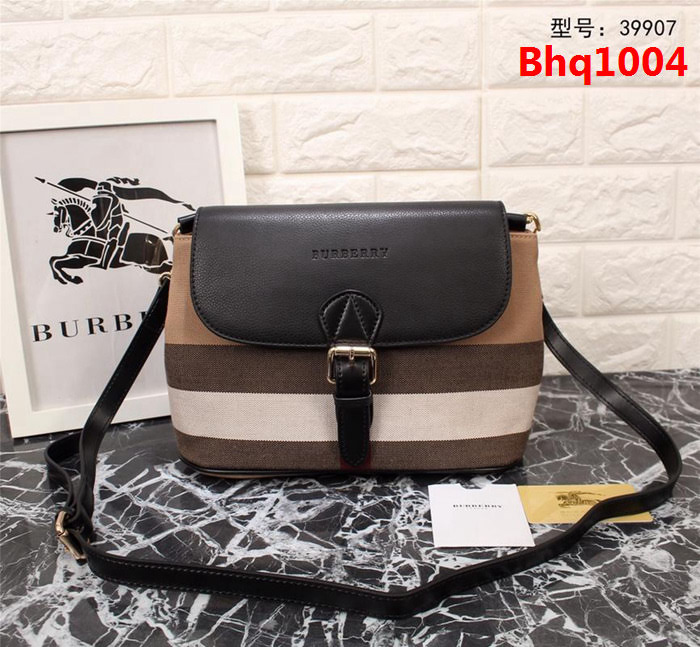 BURBERRY巴寶莉 獨家爆款 小號Canvas格紋皮革 斜背包 39907  Bhq1004