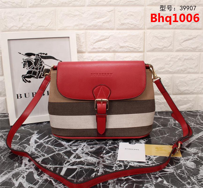 BURBERRY巴寶莉 獨家爆款 小號Canvas格紋皮革 斜背包 39907  Bhq1006