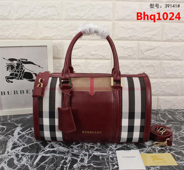 BURBERRY巴寶莉 經典款 巴寶莉專用格子布配臻選光滑小牛皮枕頭包 39141  Bhq1024
