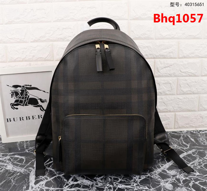 BURBERRY巴寶莉 耐久實用 London 格紋雙肩包 多個拉鏈口袋 40315651  Bhq1057
