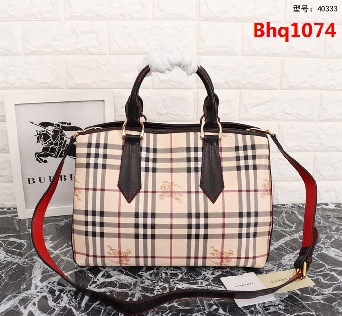 BURBERRY巴寶莉 最新爆款 40333 標誌性手袋 The Saddle PVC材質配原版牛皮  Bhq1074