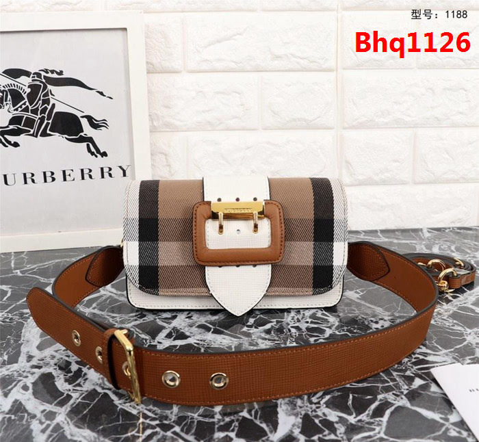 BURBERRY巴寶莉 The Buckle 搭扣包 隨附兩條肩背帶 可用作斜背包 肩背包或手拿包 1188  Bhq1126