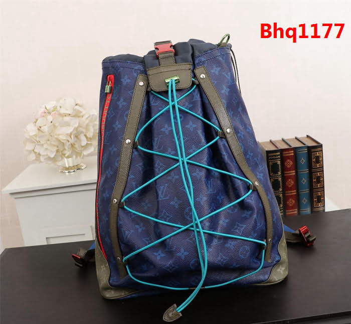 LV路易威登 2018春夏時裝秀的Backpack Outdoor雙肩包 M43834  Bhq1177