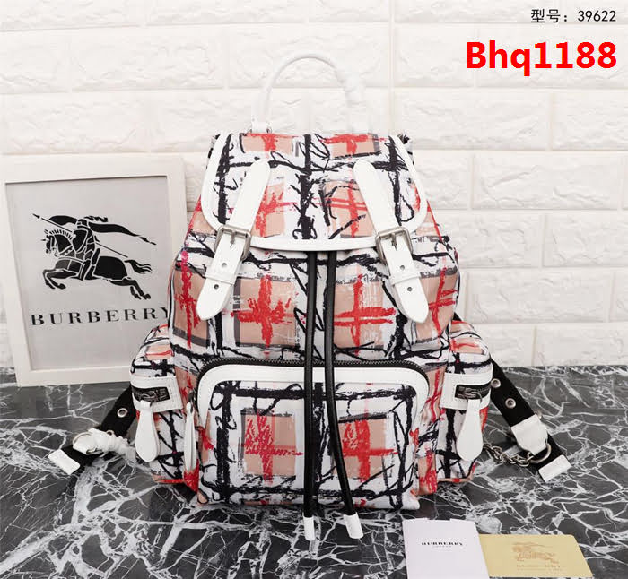 BURBERRY巴寶莉 The Rucksack印花帆布拼皮革 軍旅背包 時尚雙肩包 Burberry字母印花徽標 39622  Bhq1188