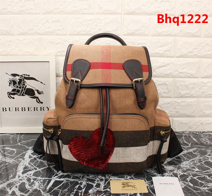BURBERRY巴寶莉 時裝秀主打配飾 Canvas格紋雙肩包 391222  Bhq1222