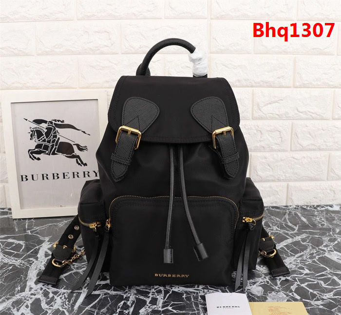 BURBERRY巴寶莉 中號 The Rucksack軍旅背包 3D立體徽標 多功能雙肩包  Bhq1307