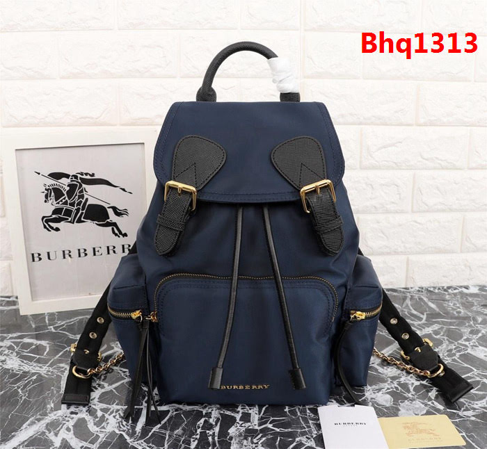 BURBERRY巴寶莉 中號 The Rucksack軍旅背包 3D立體徽標 多功能雙肩包  Bhq1313