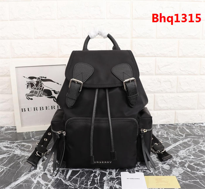 BURBERRY巴寶莉 中號 The Rucksack軍旅背包 3D立體徽標 多功能雙肩包  Bhq1315