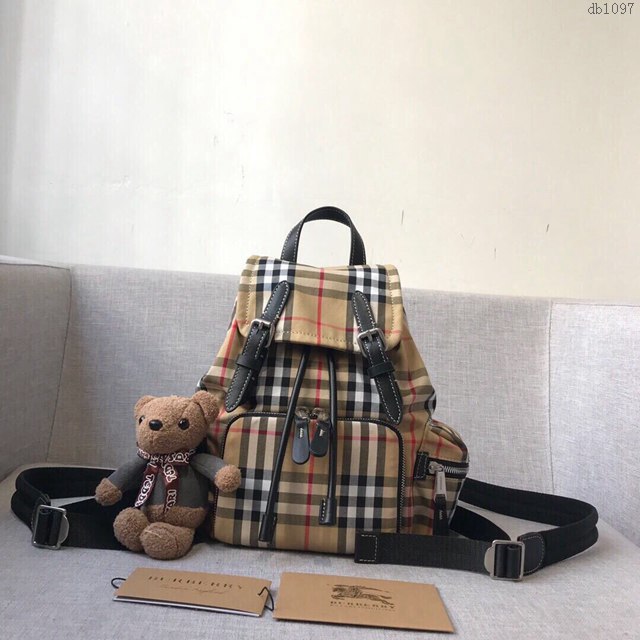 Burberry專櫃新款包包 巴寶莉女士小號格子雙肩背包  db1097