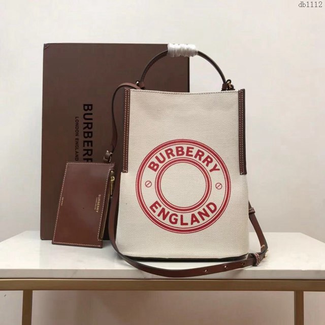 Burberry專櫃新款女包 巴寶莉馬術風格帆布水桶包手腕包肩背包  db1112