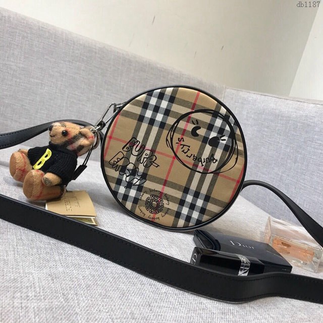 Burberry專櫃新款女包 巴寶莉限量版塗鴉系列圓形斜背包 Vintage復古格紋女包  db1187