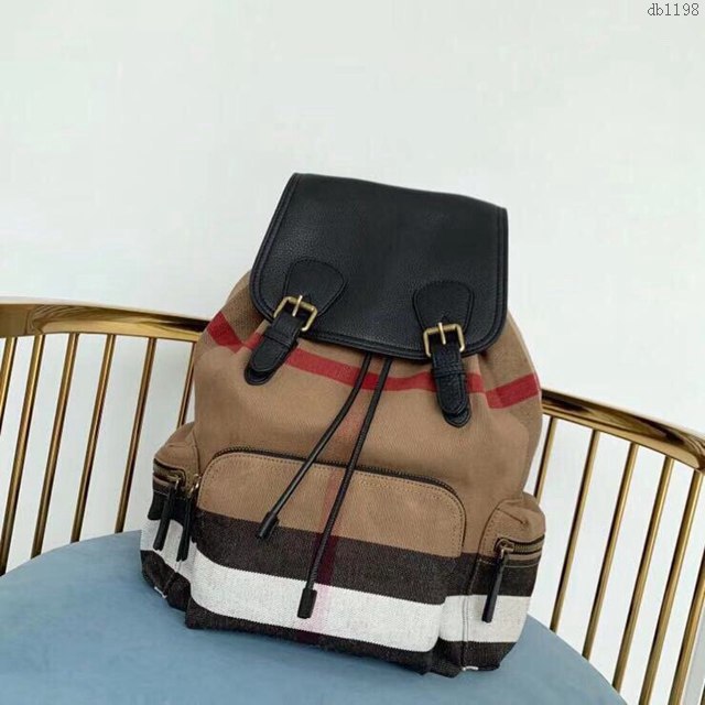 Burberry專櫃新款雙肩包 巴寶莉大號The Rucksack軍旅背包  db1198