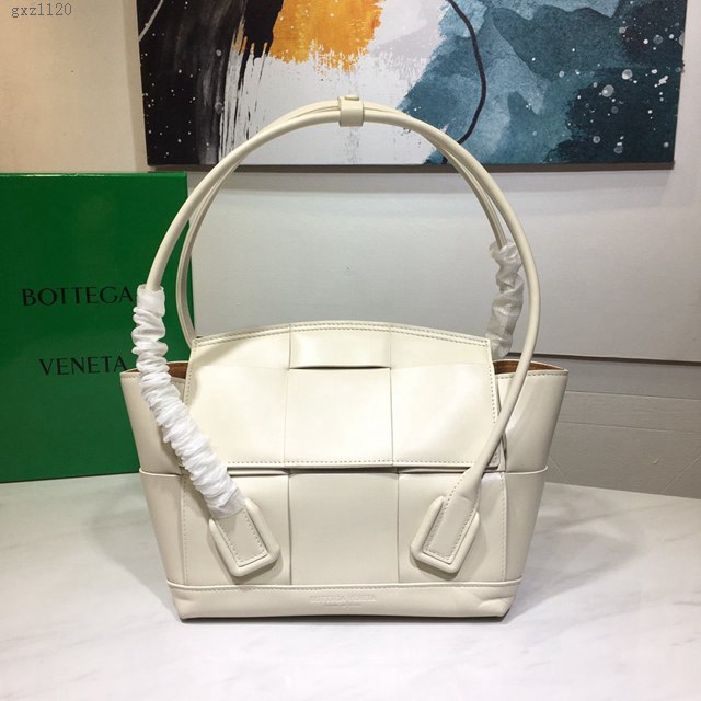 Bottega veneta高端女包 寶緹嘉爆款THE ARCO編織款手提包  BV經典款蝙蝠包  gxz1120