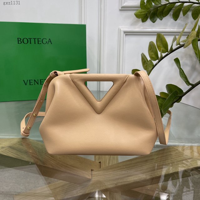 Bottega veneta高端女包 98088 寶緹嘉THE TRIANGLE BV專櫃新款杏仁色三角形五金手提女包  gxz1131