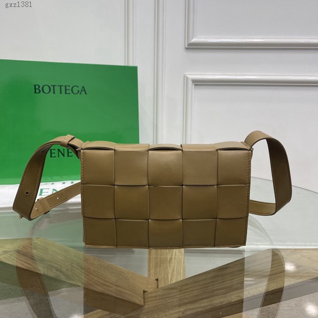 Bottega veneta高端女包 KF0017 寶緹嘉Cassette肩背女包 BV新款放大編織斜挎包  gxz1381