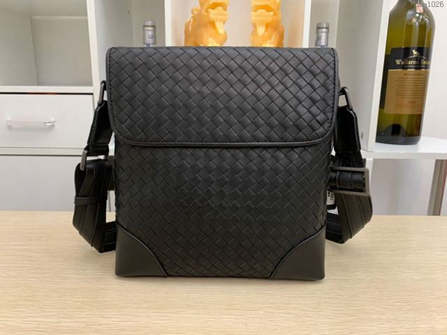 BV男包 16302 寶緹嘉進口原版打蠟小牛皮BV斜跨包  nbq1026