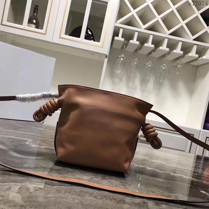 LOEWE女包 綿羊皮 Mini福袋 261843 羅意威女斜挎包  sl2074