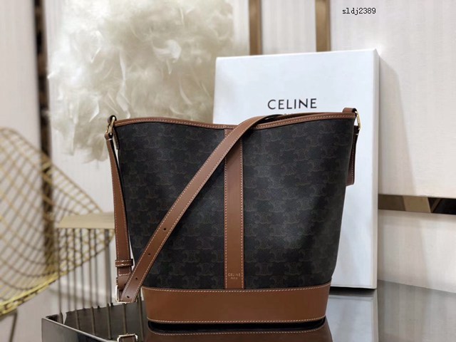 Celine專櫃2022新款TRIOMPHE標誌印花nano小號水桶包 191132 賽琳經典凱旋門肩背水桶包 sldj2389