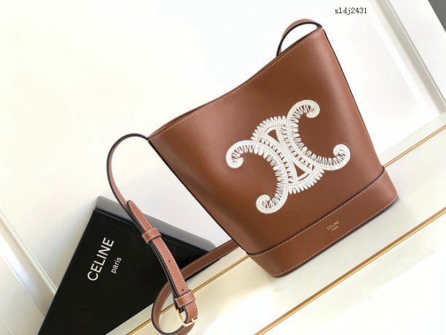 Celine專櫃2023s春夏新品CUIR TRIOMPHE小號繡花光滑牛皮水桶包 賽琳百搭斜挎肩背女包 sldj2431
