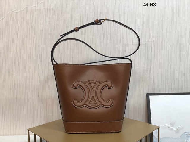Celine專櫃2023s春夏新品CUIR TRIOMPHE小號繡花光滑牛皮水桶包 賽琳百搭斜挎肩背女包 sldj2433