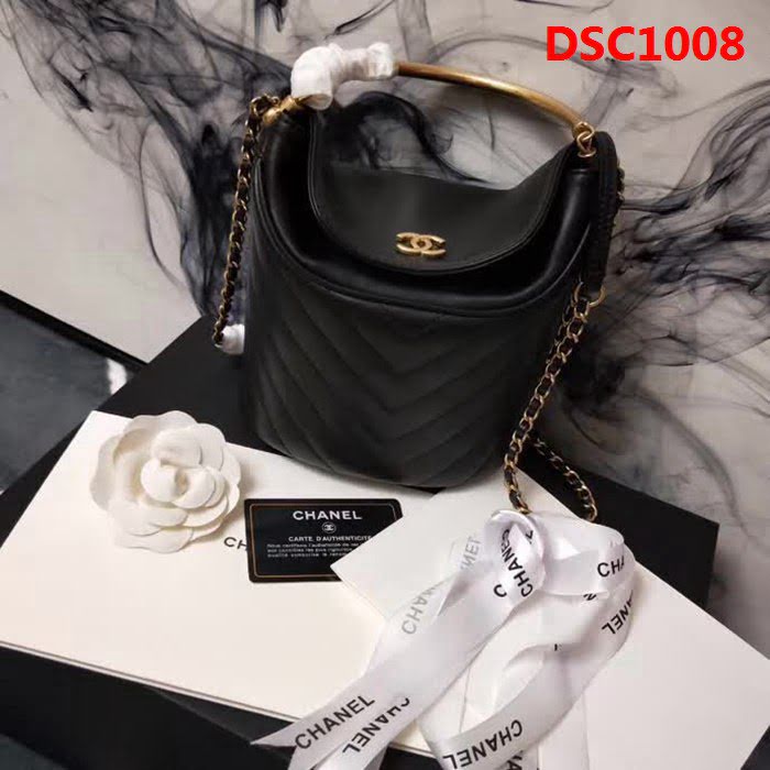 香奈兒CHANEL2018新款Chanel水桶包拼復古掉色五金手柄水染羊皮 DSC1008