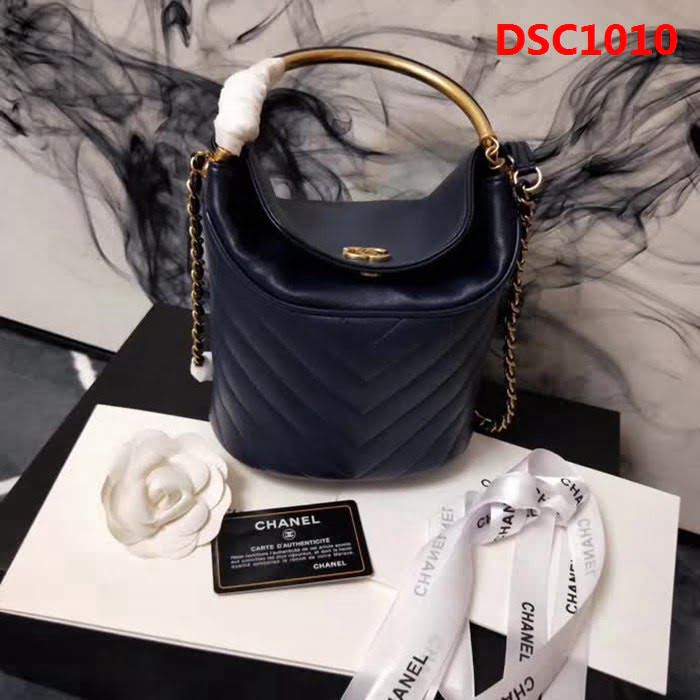 香奈兒CHANEL2018新款Chanel水桶包拼復古掉色五金手柄水染羊皮 DSC1010