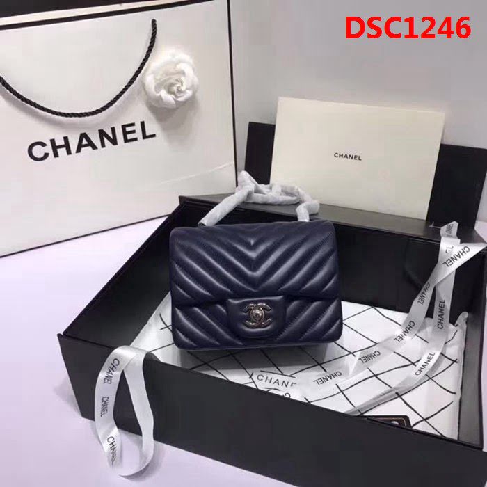 香奈兒CHANEL 升級版V線1115小羊皮肩背斜跨鏈條包 DSC1246