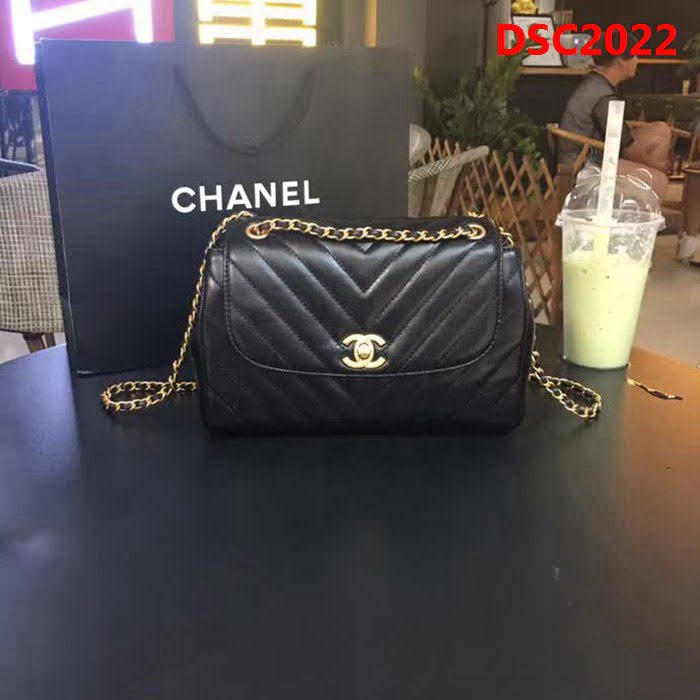 香奈兒CHANEL 57700 2018最新款爆款油臘皮鏈條包 DSC2022