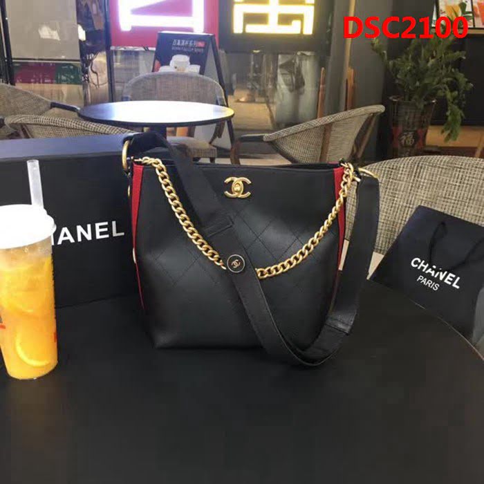 香奈兒CHANEL 93659 93660 2018秋冬 小牛皮金屬扣肩帶嬉皮包手提單肩包 DSC2100