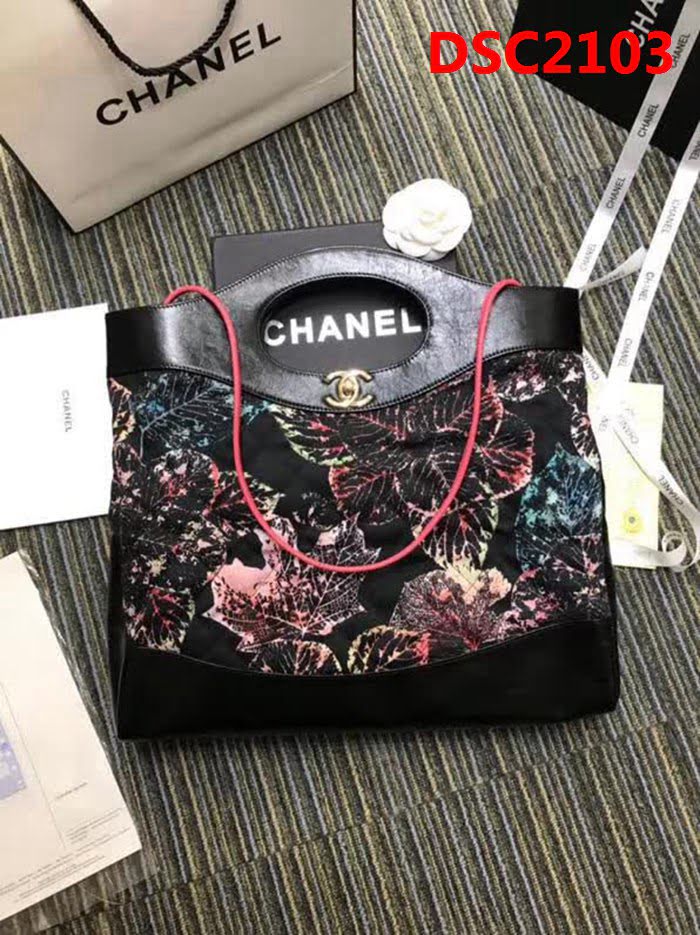 香奈兒CHANEL A57977 2018新款小牛漆皮手提單肩31大號購物包 DSC2103