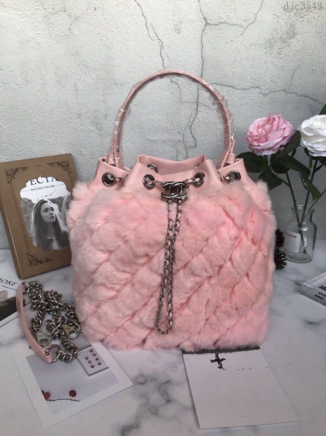 Chanel女包 A69900 香奈兒水桶包 粉色卡兔毛 Chanel時尚女包 Chanel新款肩背包  djc3543