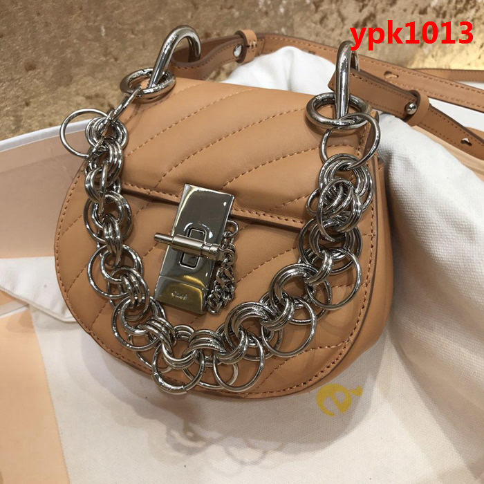 Chloe克洛伊 2018 最新一季春夏主打款 金屬圈手柄 mini號小豬包  ypk1013