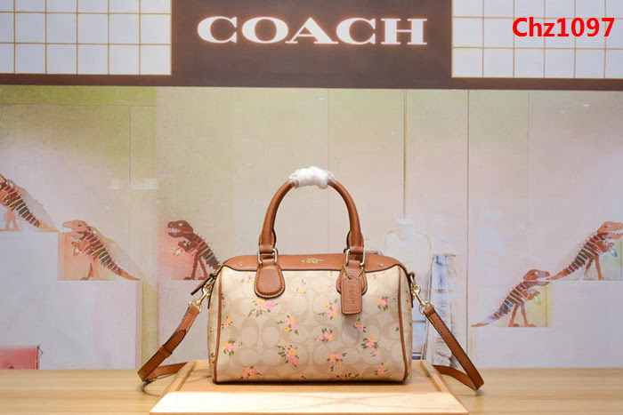 COACH蔻馳 新款29631 波士頓枕頭包 C紋印花 絢麗多彩 夏季必備款  Chz1097