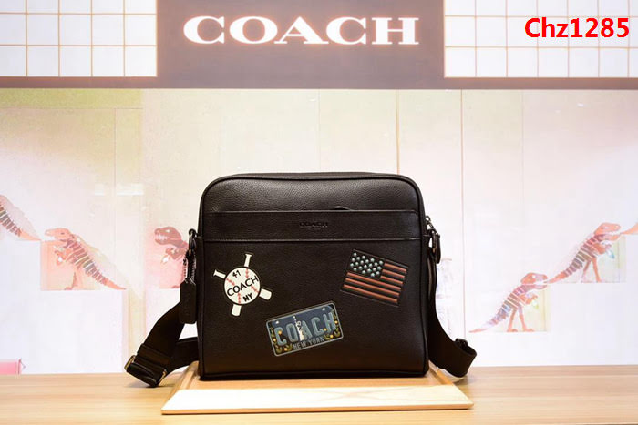 COACH蔻馳 專櫃最新款 C家26077 長方形潮流男士單肩 徽章印花斜挎包 專櫃今年主打款  Chz1285