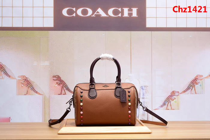 COACH蔻馳 31378 全新手掌紋鉚釘波士頓枕頭包 新款彩色鉚釘 時尚百搭 手提斜挎包  Chz1421