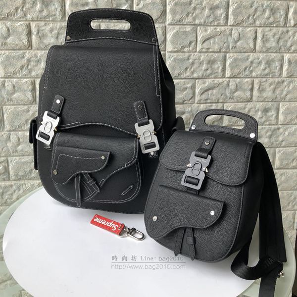 Dior包 9015 迪奧雙肩包 2019春夏新款黑色粒面觸感小牛皮和白色縫線肩背包 Dior後背包  Dyd1250