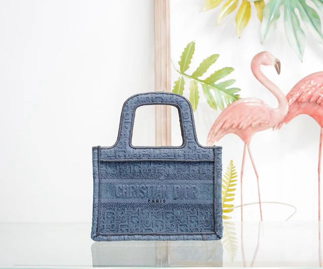Dior包 迪奧Mini Book tote 復古凹造型刺繡 小號購物袋  Dyd1416