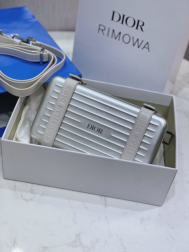 Dior包 迪奧 Dior X RIMOWA膠囊合作系列 磨砂質感的鋁制外殼 Dior高端小箱挎包  Dyd1439