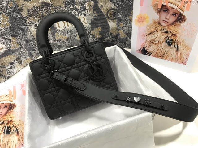 Dior女包 迪奧Lady四格磨砂徽章啞光戴妃包 Dior手提肩背斜挎包  dfk1813