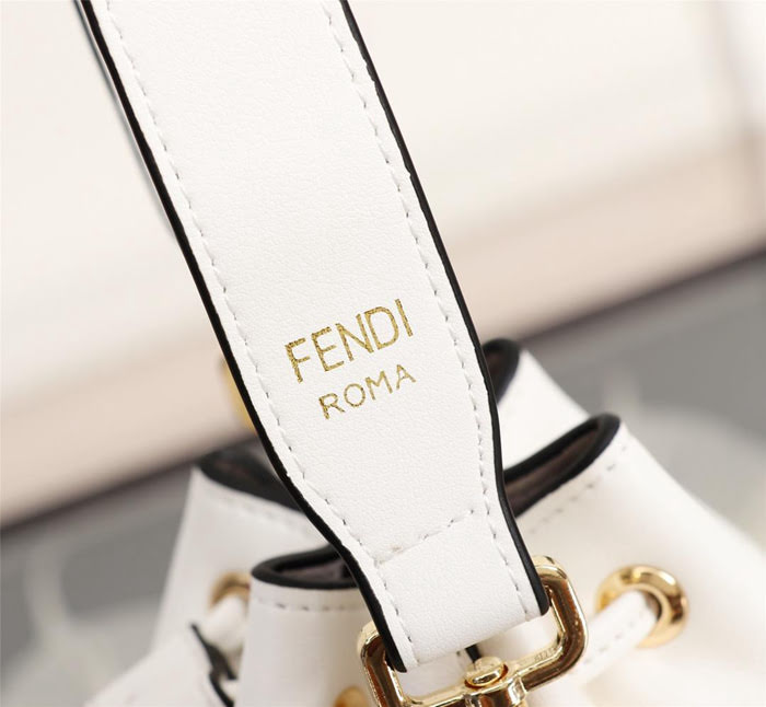 FENDI芬迪 2018早春爆款 fendi靈魂設計 迷你打釘桶包 款號2020#   fd1005