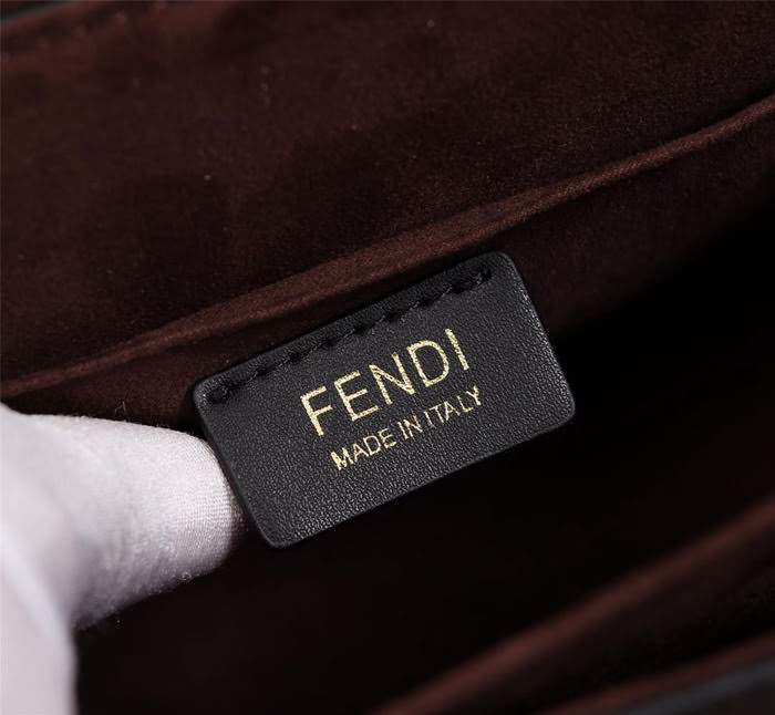 FENDI芬迪 2018最新款 小牛皮 翻蓋手袋 可斜背或手拿 款號2024#  fd1046