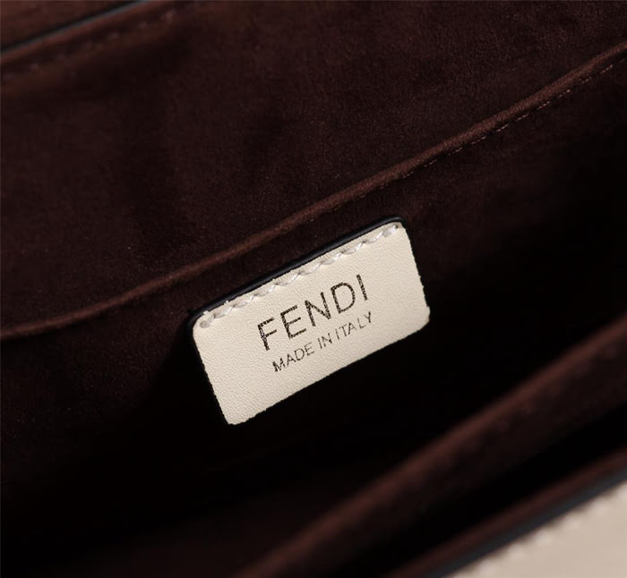 FENDI芬迪 2018最新款 小牛皮 翻蓋手袋 可斜背或手拿 款號2024#  fd1048