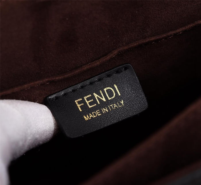 FENDI芬迪 2018最新款 小牛皮 翻蓋手袋 可斜背或手拿 款號2024#  fd1049