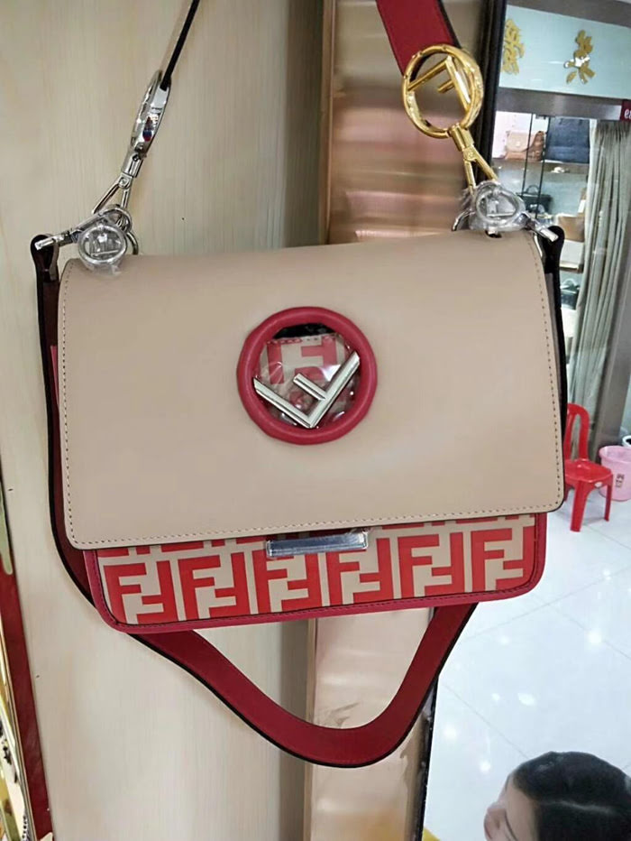 FENDI芬迪 新款 KAN I手袋 經典雙F圖案 可斜背或手拿  fd1050