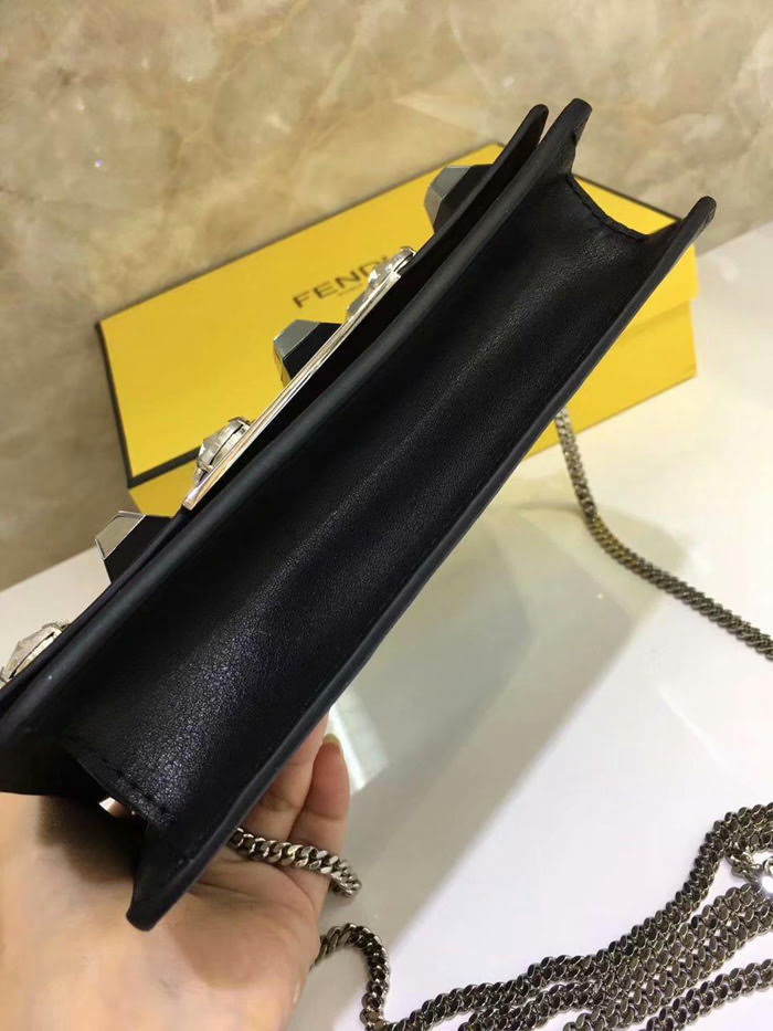 FENDI芬迪 專櫃最新款 裏外頭層牛皮 鏈條單肩斜跨小包  fd1075