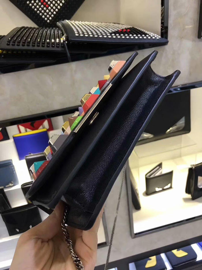 FENDI芬迪 專櫃最新款 裏外頭層牛皮 鏈條單肩斜跨小包  fd1081