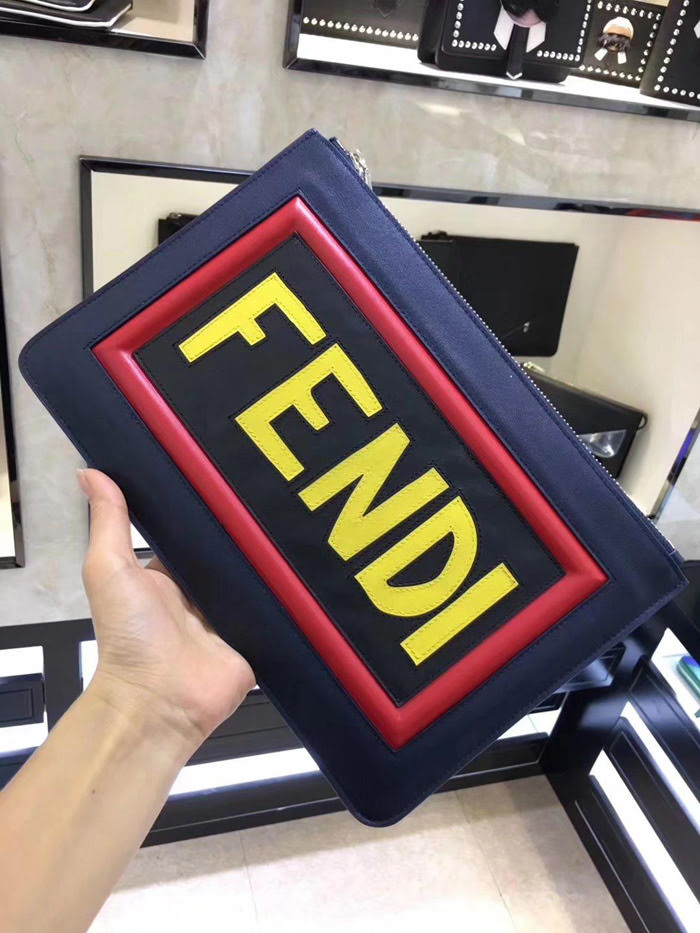 FENDI芬迪 小怪獸 手拿包  fd1085