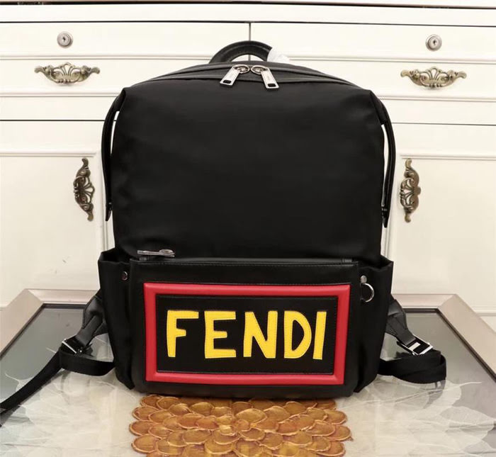 FENDI芬迪 王俊凱同款 2018新款 FendiVocabulary背包   fd1103