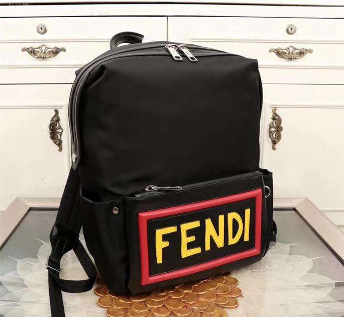 FENDI芬迪 王俊凱同款 2018新款 FendiVocabulary背包   fd1103