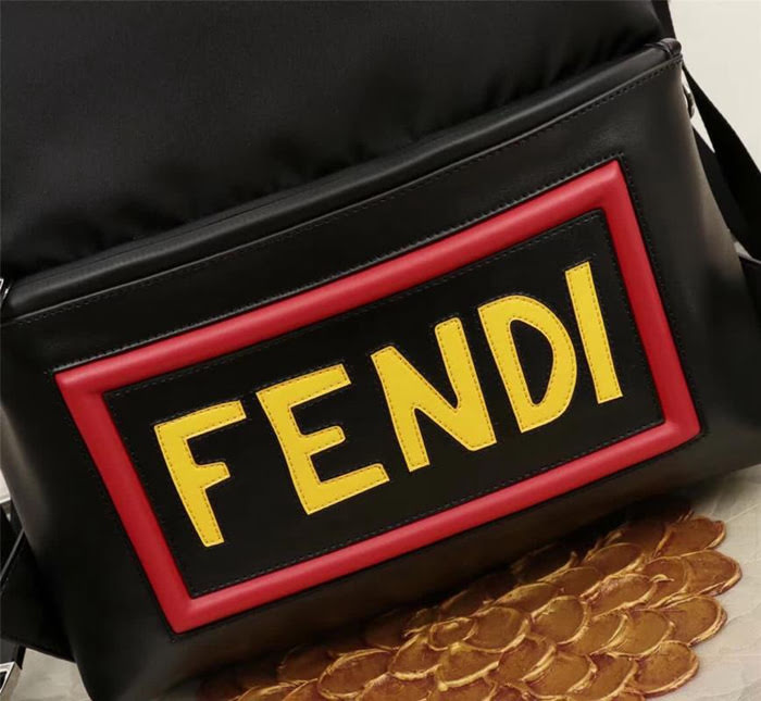 FENDI芬迪 王俊凱同款 2018新款 FendiVocabulary背包   fd1103